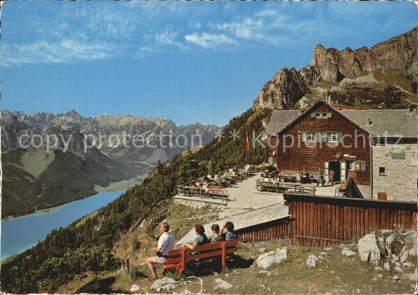 Pertisau Achensee Erfurter Hütte mit Blick auf den See