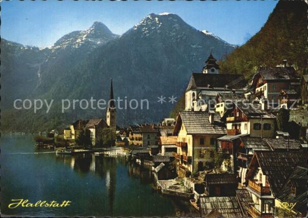 Hallstatt Austria Partie am Ufer mit Kirche