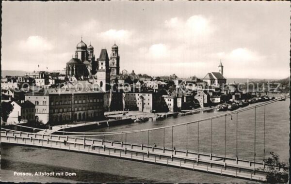 Passau Altstadt mit Dom Donaubrücke