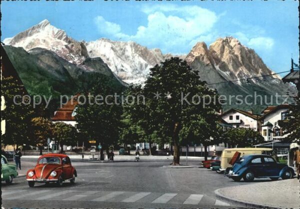 Garmisch-Partenkirchen Marienplatz mit Zugspitzgruppe Wetterst