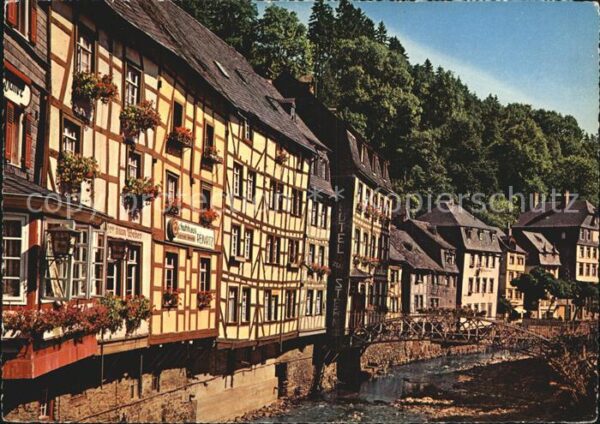 Monschau Eschbachstrasse Fachwerkhäuser am Fluss