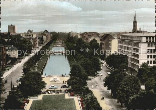Duesseldorf Stadtgraben mit Königsallee