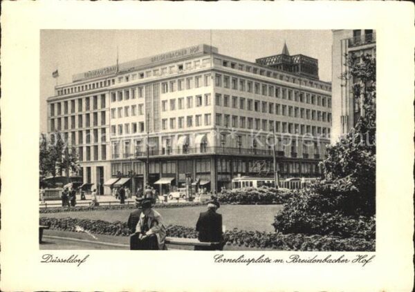 Duesseldorf Corneliusplatz mit Breidenbacher Hof
