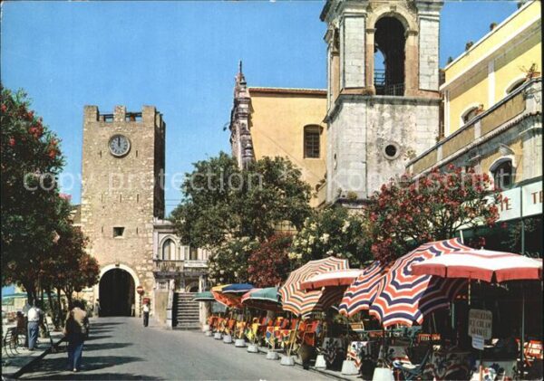 Taormina Sizilien Piazza San Agostino con la Torre dell O