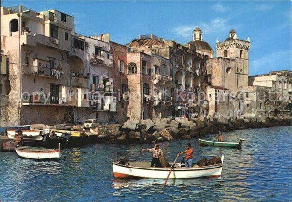 Isola d Ischia Altstadt Fischerboote