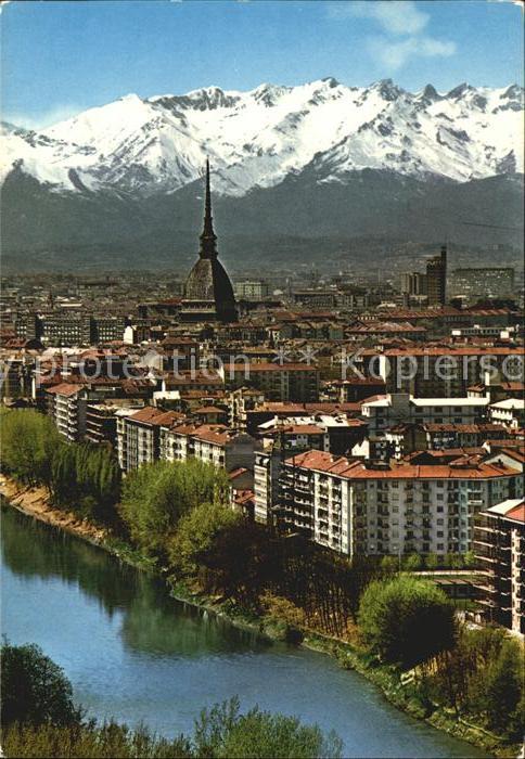 Torino am Po Blick zu den Alpen