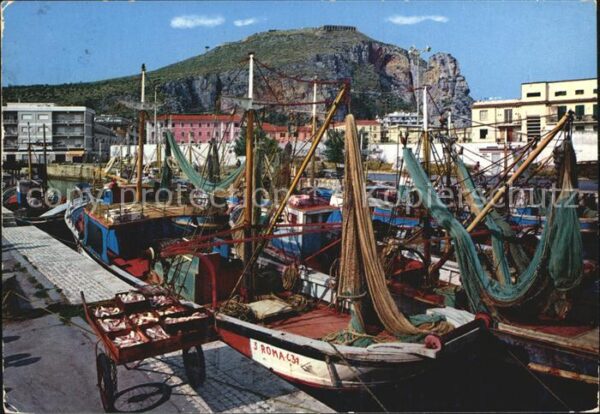 Terracina Porto Canale Pescherecci Hafen Fischkut