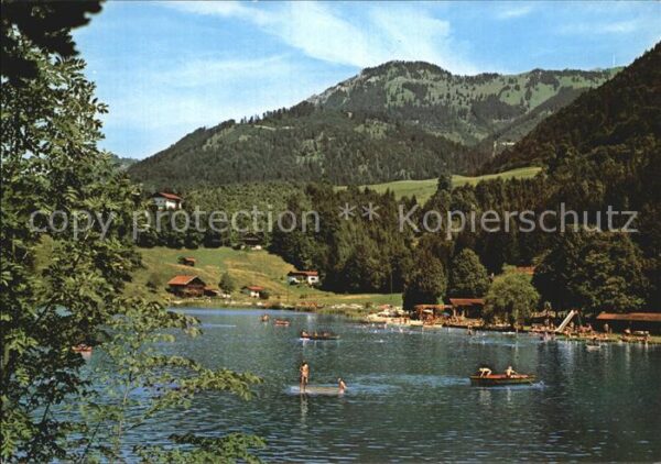 Unterwoessen Partie am See mit Hochgern