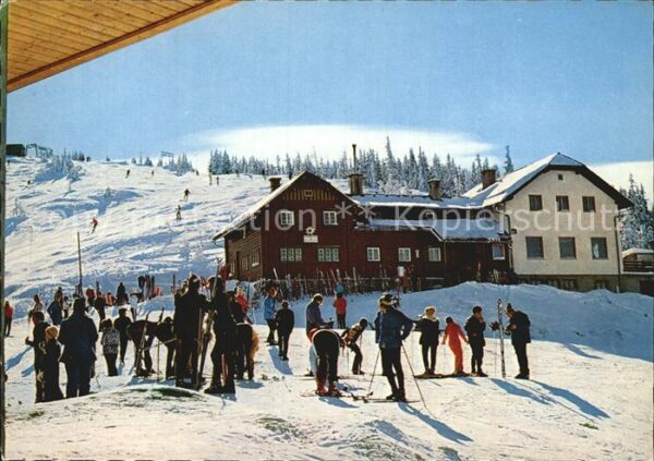 Schladmingerhuette Bergstation Gondelbahn Skifahrer
