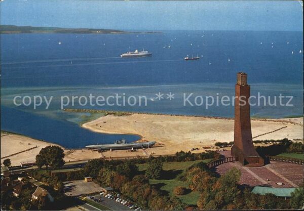 Laboe Marine Ehrenmal und U995 Fliegeraufnahm