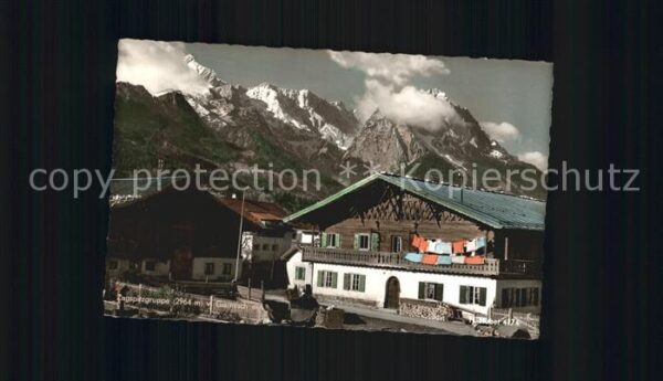 Garmisch-Partenkirchen Ortspartie mit Blick zur Zugspitzgruppe