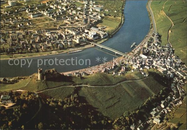 Bernkastel-Kues mit Jugendherberge und Burgruine Landsh