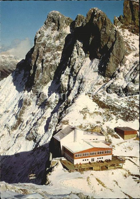 Mittenwald Bayern Karwendel Bergstation gegen Karwendelge