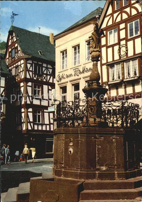 Bernkastel-Kues Marktbrunnen Cafe am Rathaus Fachwerkhä