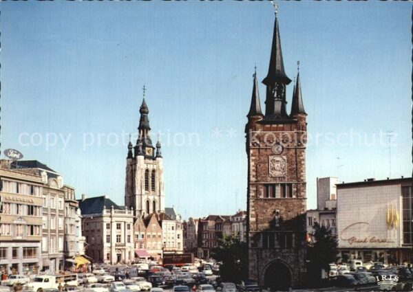 Courtrai KORTRIJK Flandre Belgie Belfort Grote Markt St Maartenskerk Glo