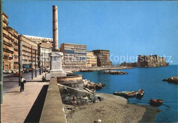 Napoli Neapel Via Partenope e Castel dell Ovo Schloss