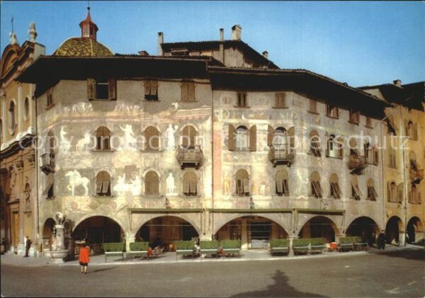 Trento Casa Rella con gli Affreschi del Fogoli