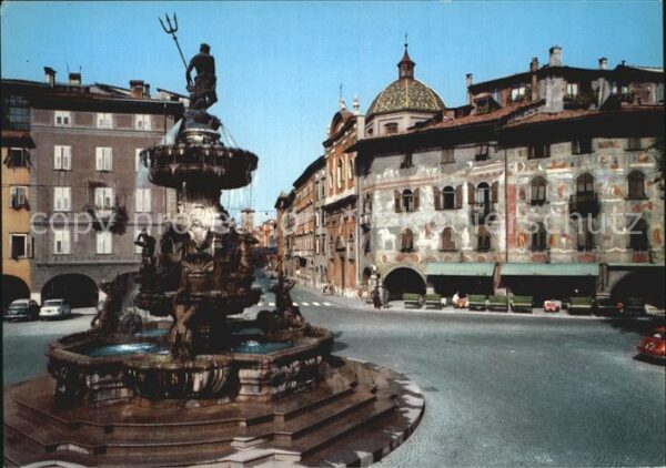 Trento Piazza Duomo Fontana del Nettuno Casa R