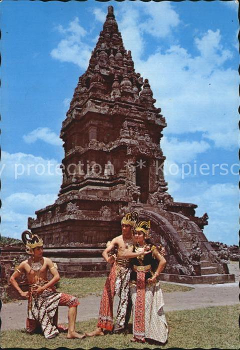 Rama Indonesien Shinta and Lasmana in Ramayana dance Mi