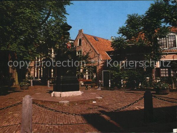 Wassenaar Dorpsplein met pomp Dorfplatz Brunnen