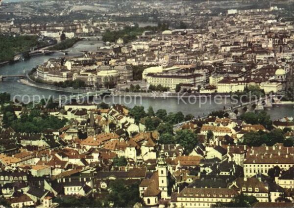 Prag Prahy Prague Stadtbild mit Moldaubrücken