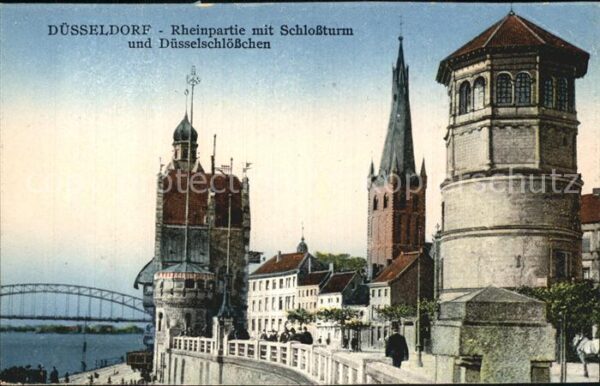 Duesseldorf Rheinpartie mit Schloßturm udn Düsselsc