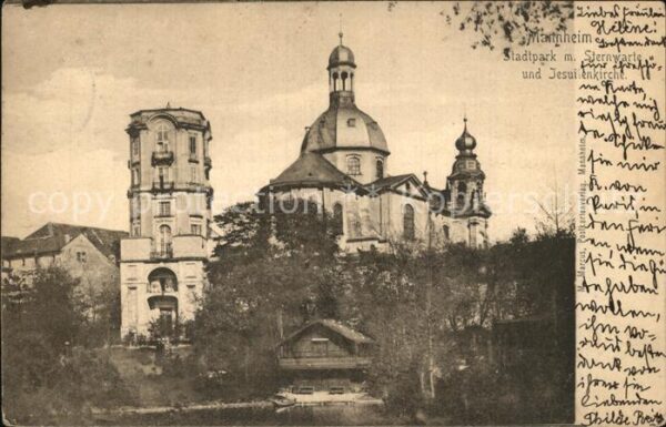 Mannheim Stadtparkt mit Sternwarte Jesuitenkirch