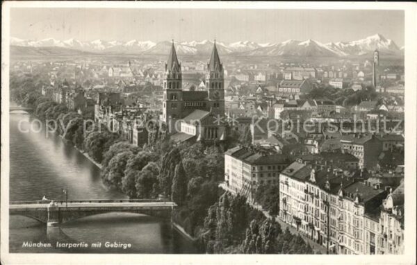 Muenchen Isarpartie mit Alpen