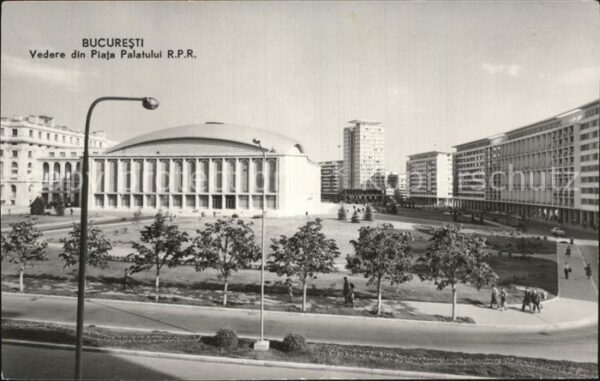 Bucuresti Vedere din Piata Palatului RPR