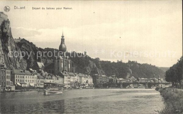 Dinant Wallonie Depart du bateau pour Namur