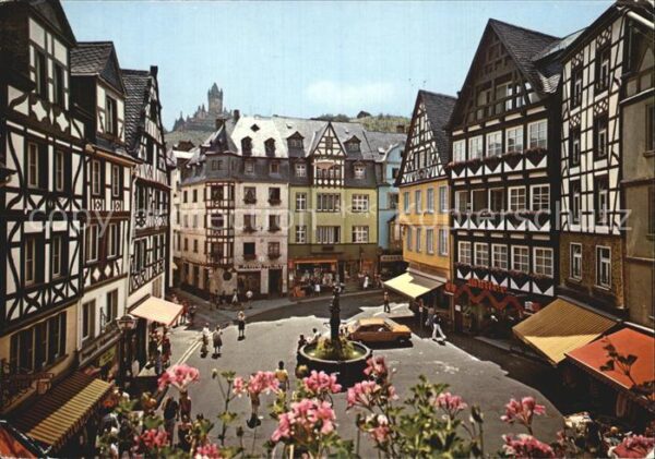 Cochem Mosel Marktplatz mit St Martinsbrunnen Burg C