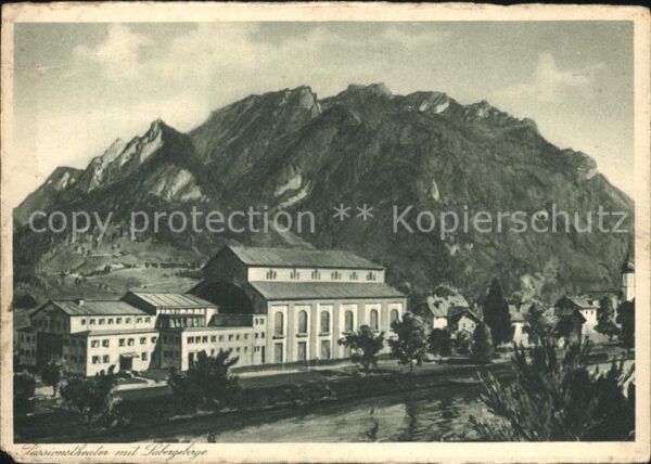 Oberammergau Passionstheater mit Labergebirge