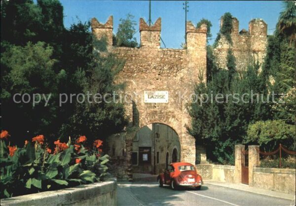 Lazise Lago di Garda Ingresso dalle vecchie mura