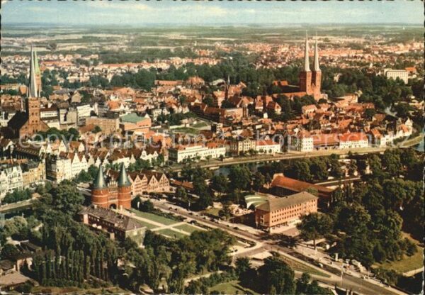 Luebeck Innenstadt Holstentor Kirche Fliegerauf
