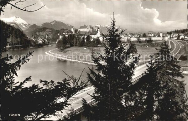 Fuessen Allgaeu mit Lechbrücke und Breitenberg