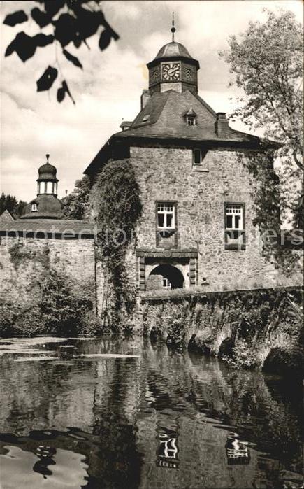 Crottorf Schloss Crottorf Torgebäude mit Burggra