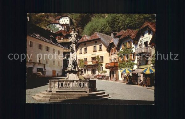 Hallstatt Austria Marktplatz mit Brunnen