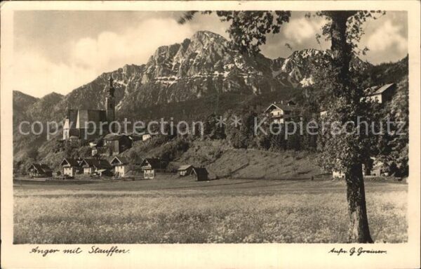 Anger Chiemgau Ortsansicht mit Kirche und Staufen Chie