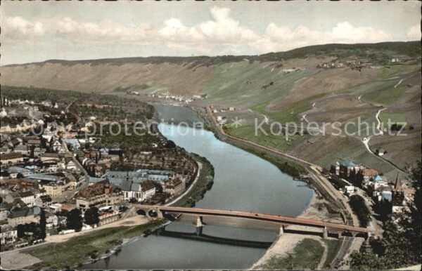 Bernkastel-Kues Panorama Moseltal Brücke