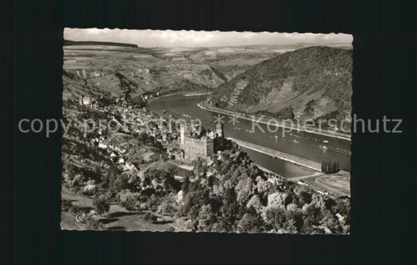 Oberwesel Rhein Fliegeraufnahme mit Rhein mit Schönburg