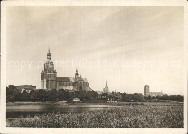 Stralsund Mecklenburg Vorpommern Kirchen vom Frankenteich aus gesehen