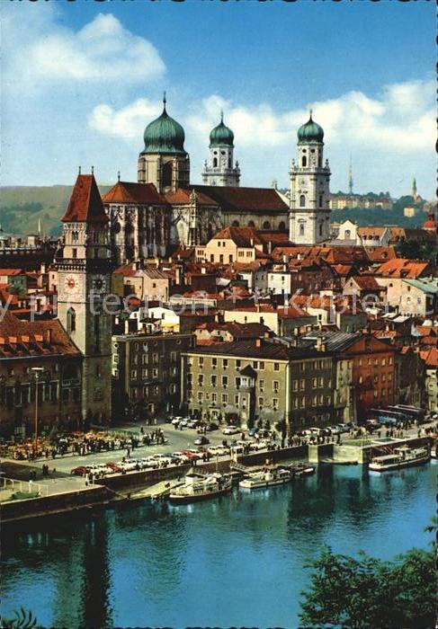 Passau Donaupartie mit Rathaus und Dom
