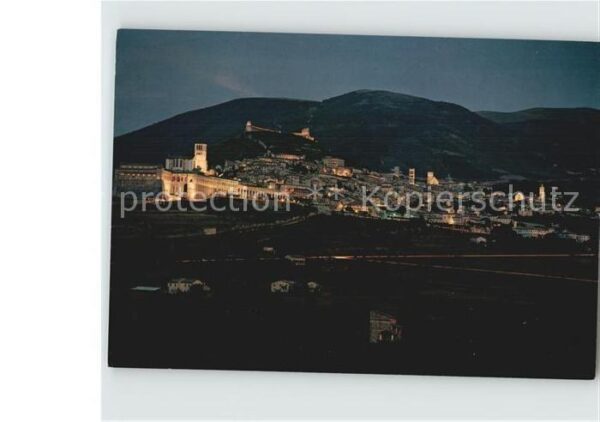 Assisi Umbria Stadtansicht bei Nacht mit Fackelumzug
