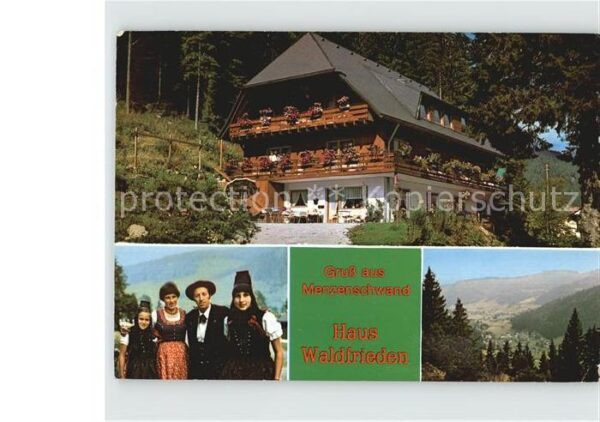 Menzenschwand Haus Waldfrieden mit Trachtengruppe