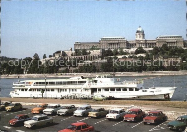 Budapest Burg von Buda Burgberg Donau Dampfer