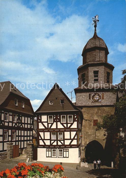 Braunfels Mittleres Schlosstor mit Glockenturm Lu