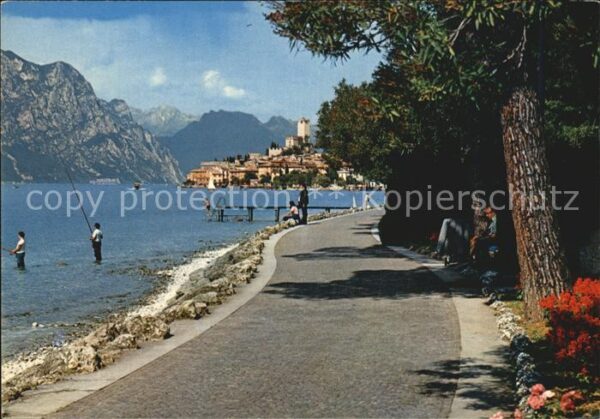 Malcesine Lago di Garda Passeggiata lungo lago
