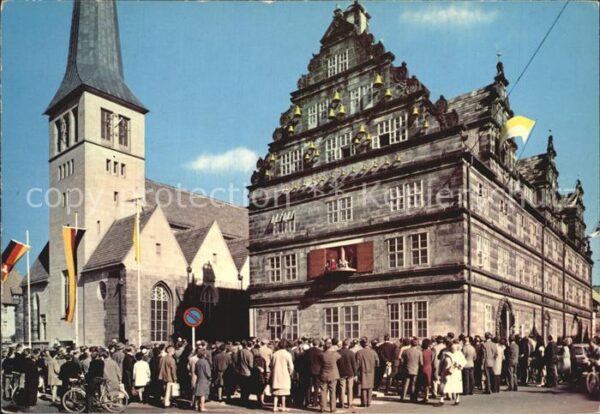 Hameln Weser Hochzeitshaus mit Rattenfänger Kunstuhr