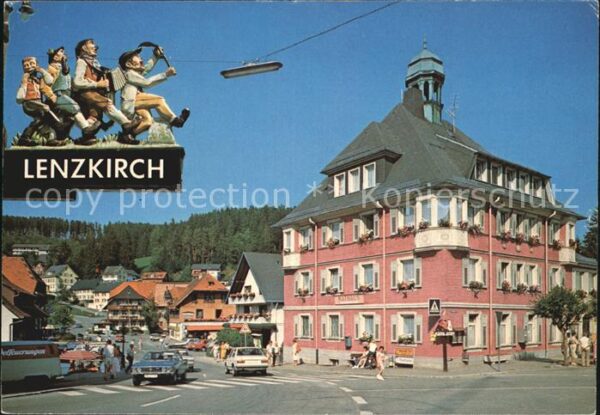 Lenzkirch Originelles Ortsschild Strassenpartie