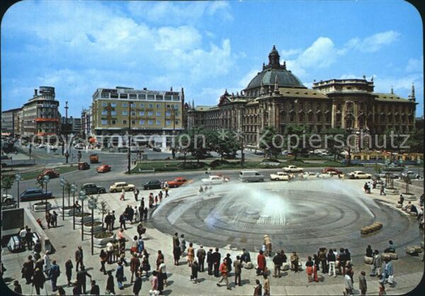 Muenchen Karlsplatz Stachus mit Justizpalast